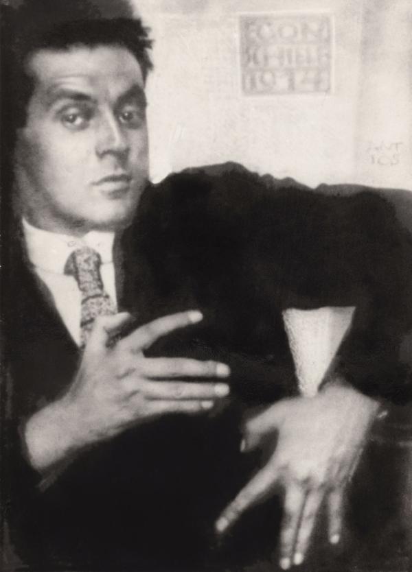 Egon Schiele in Pose 